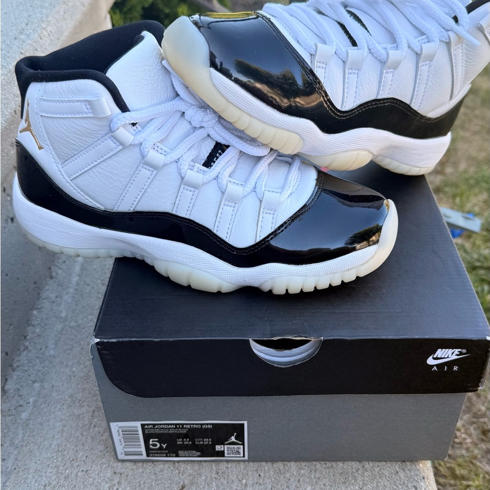 Jordan 11 - Picture 2 of 4